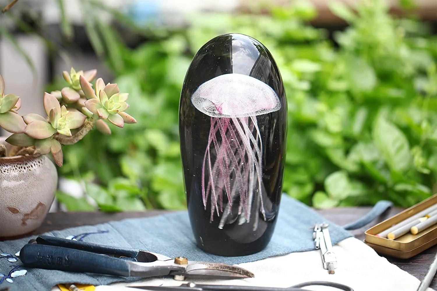 8 Inch Glass Jellyfish Paperweight, Glass Paperweight Figurine Glow in The Dark (Black