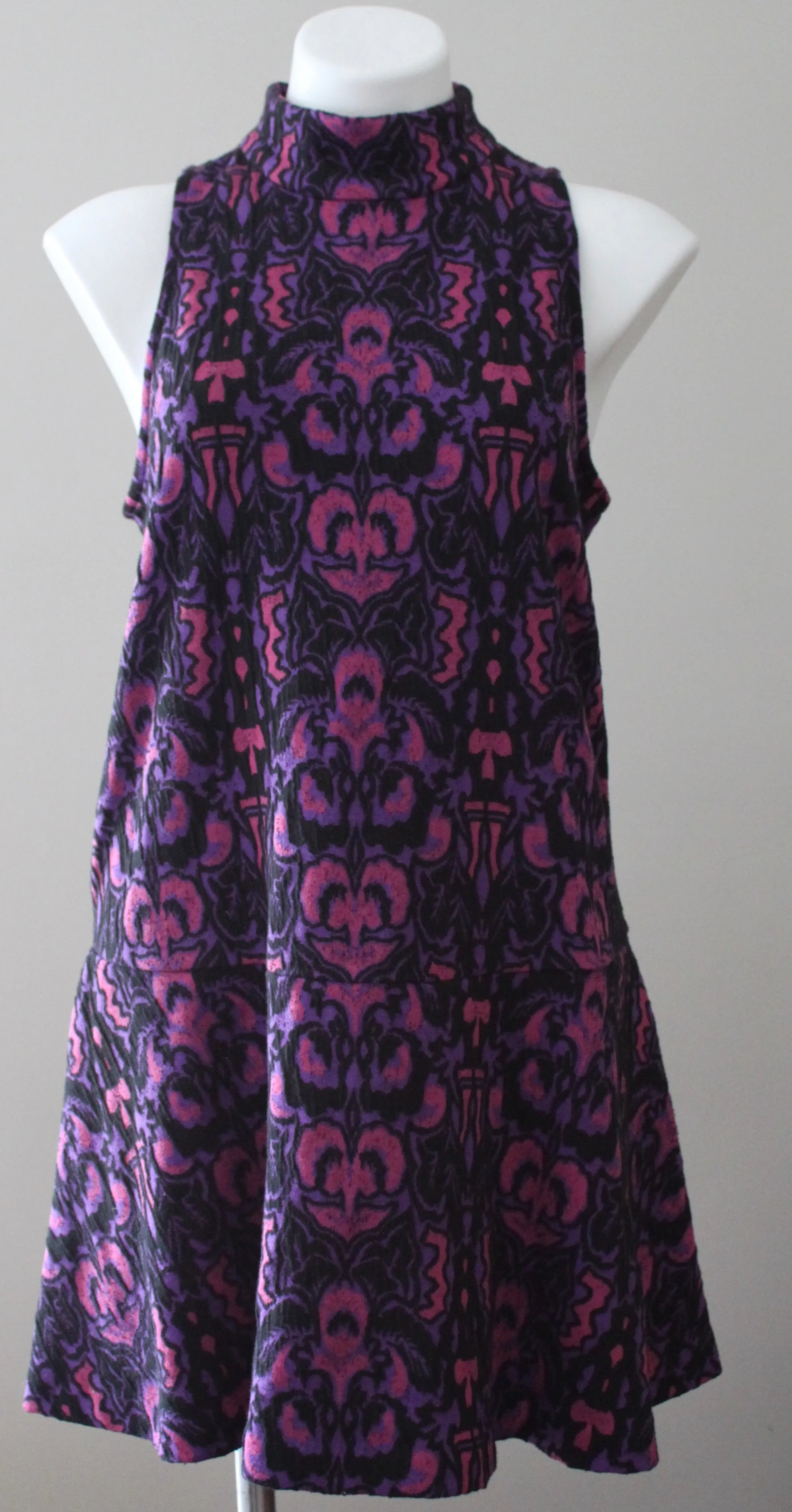 Dark Winter Jacquard Print Sleeveless Dress